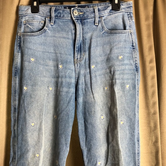 Hollister Daisy Patch Skinny Jeans - Picture 4 of 10